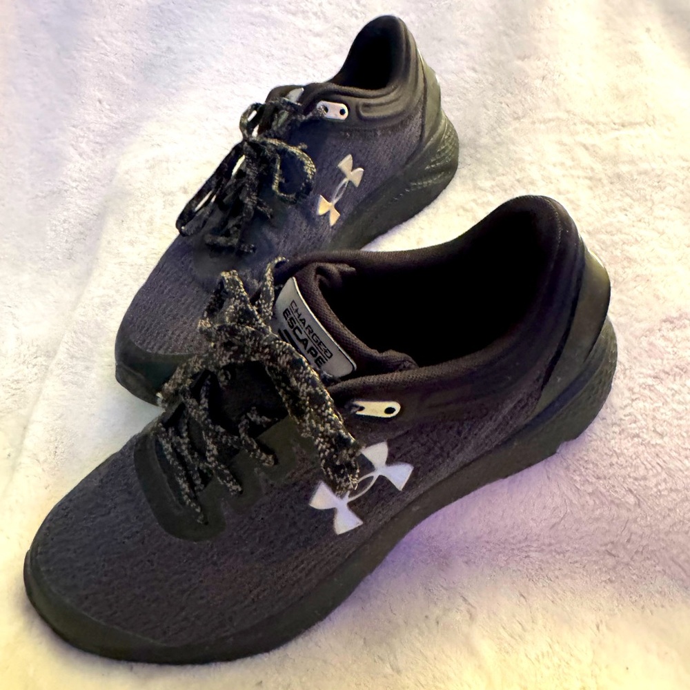 Under Armour charged black & iridescent size 10